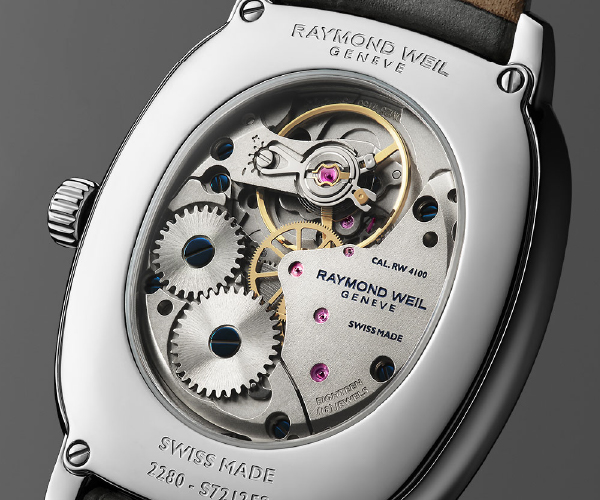 手巻きムーブメントがもたらす温かみ